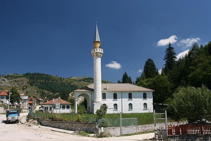 otzvuk-mazh-pochina-pred-kashtata-na-kmeta-v-selo-chala-01