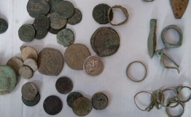 Полицаи разбиха частен „исторически музей“ на иманяр