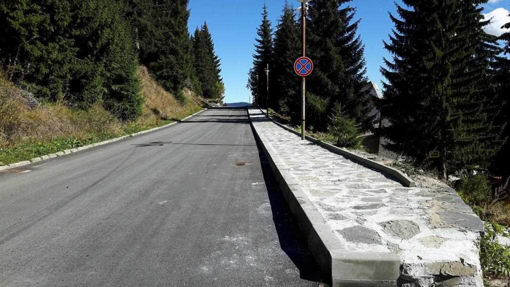 Пампорово посреща туристите с нови тротоари и улично осветление