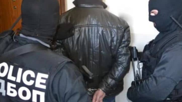 Пияни младежи нападнаха и ограбиха 44-годишен мъж в Смолян
