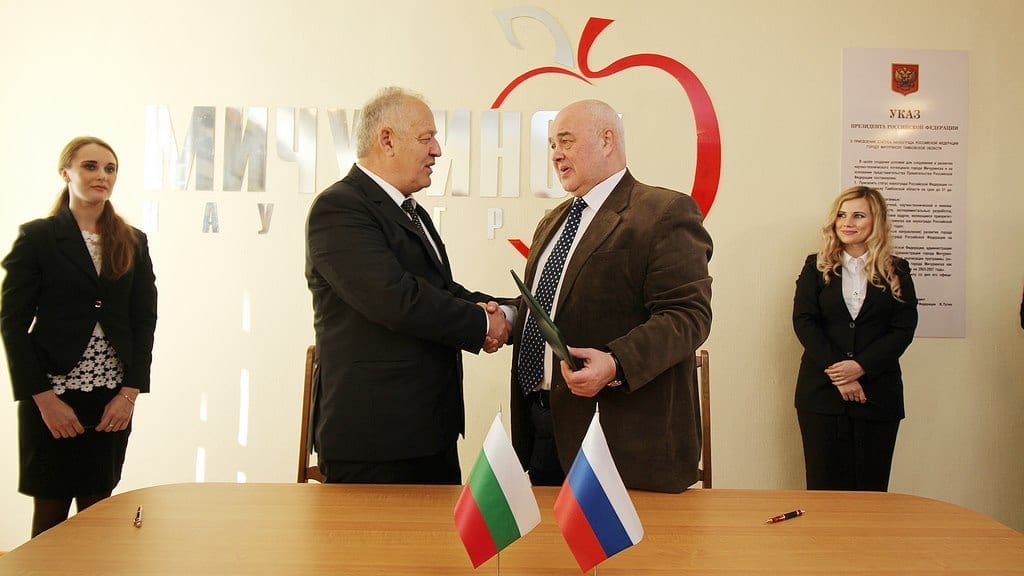 Мелемов подписа договор за побратимяване с Мичуринск