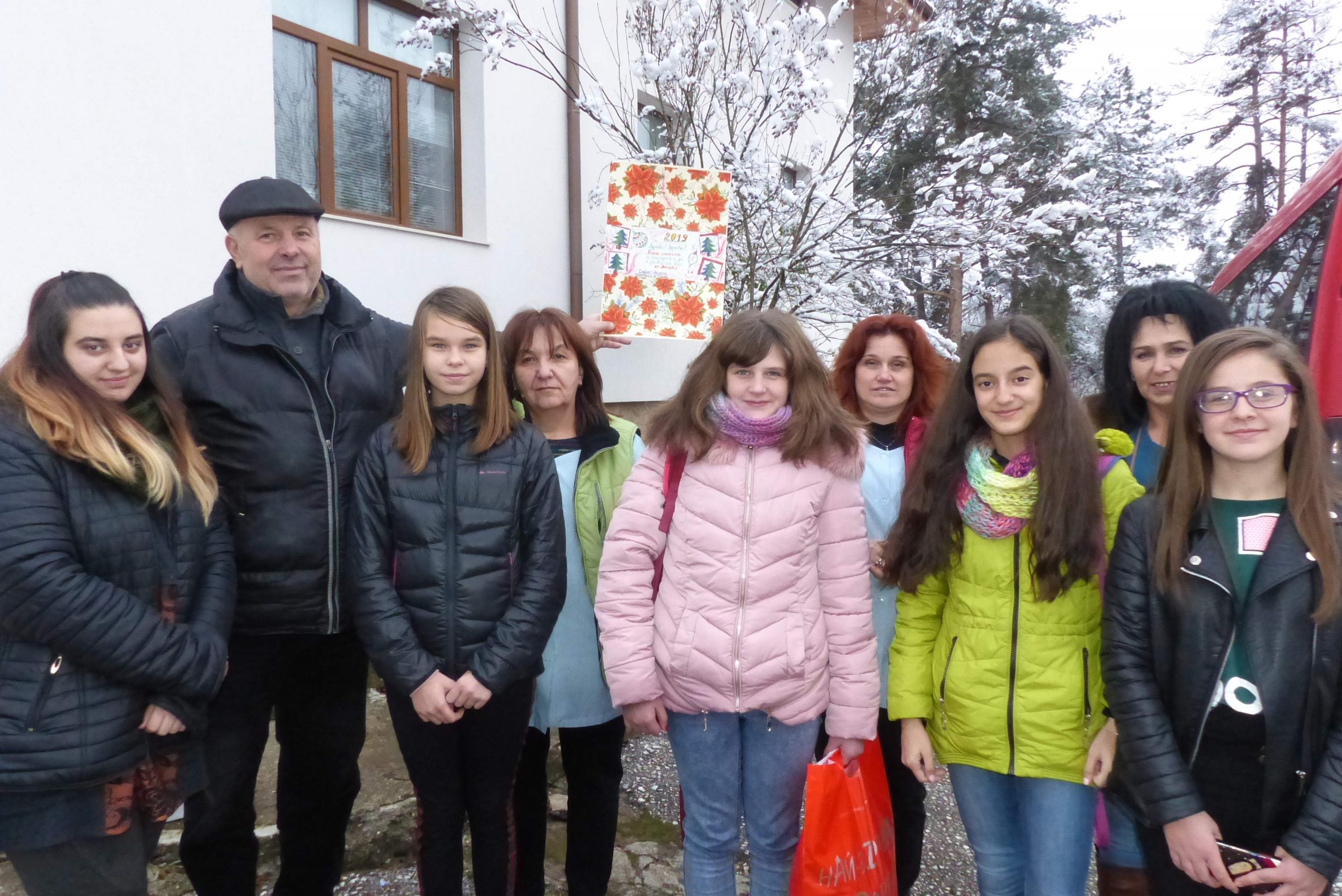 Деца стоплиха сърцата на възрастните хора във Фатово