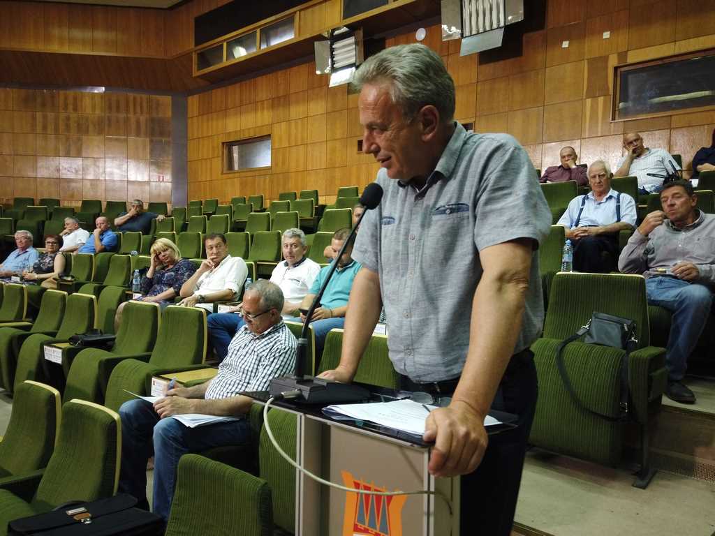 Съветници от ГЕРБ провалиха кворума и спасиха кмета Мелемов от въпроси за Роженския събор