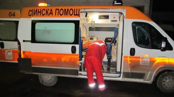 Пиян потроши носа си след падане върху движеща се кола